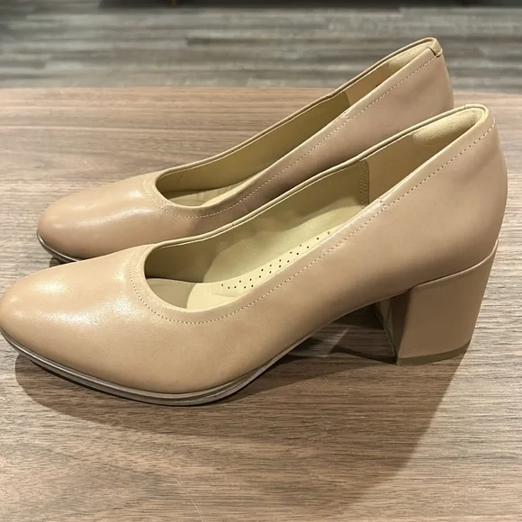 NWT Clarks Women's Freva55 Court Praline Color Leather Pumps 10M - Picture 13 of 15